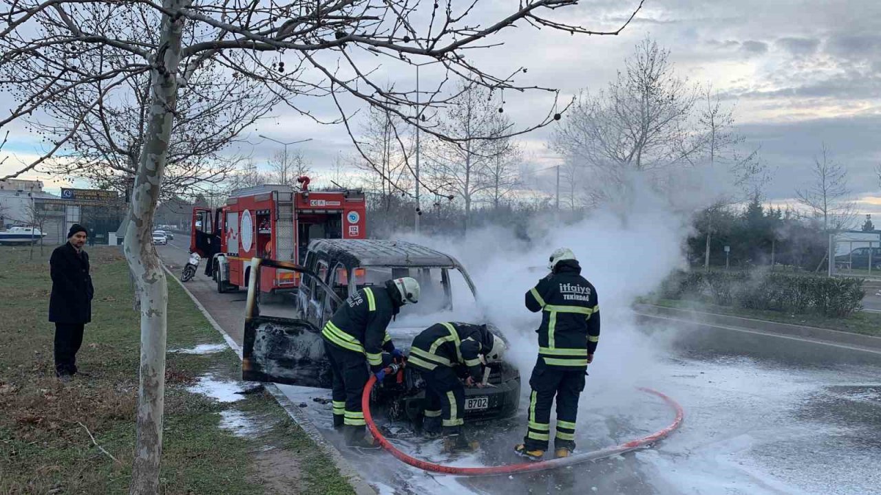 Emanet aldığı araç hastane yolunda alev topuna döndü
