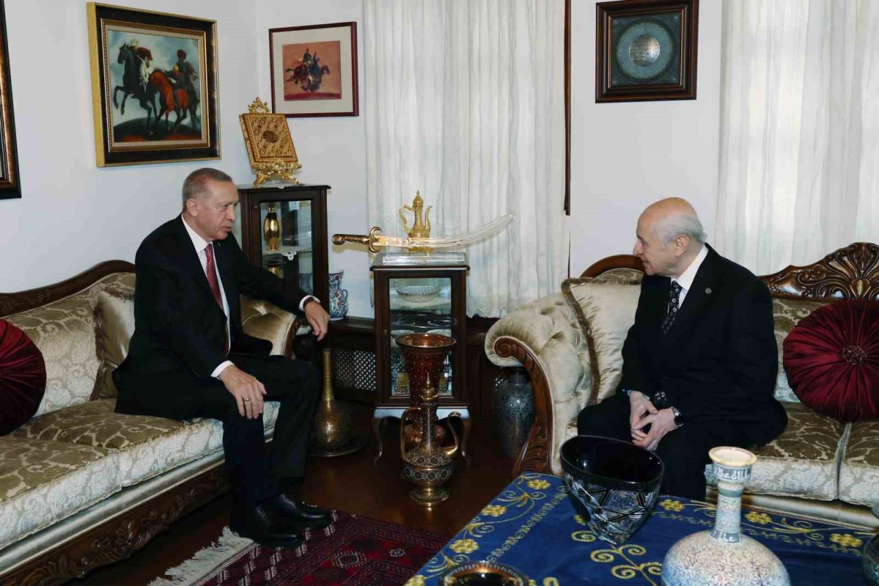 Cumhurbaşkanı Erdoğan MHP Genel Başkanı Bahçeli’yi evinde ziyaret ediyor