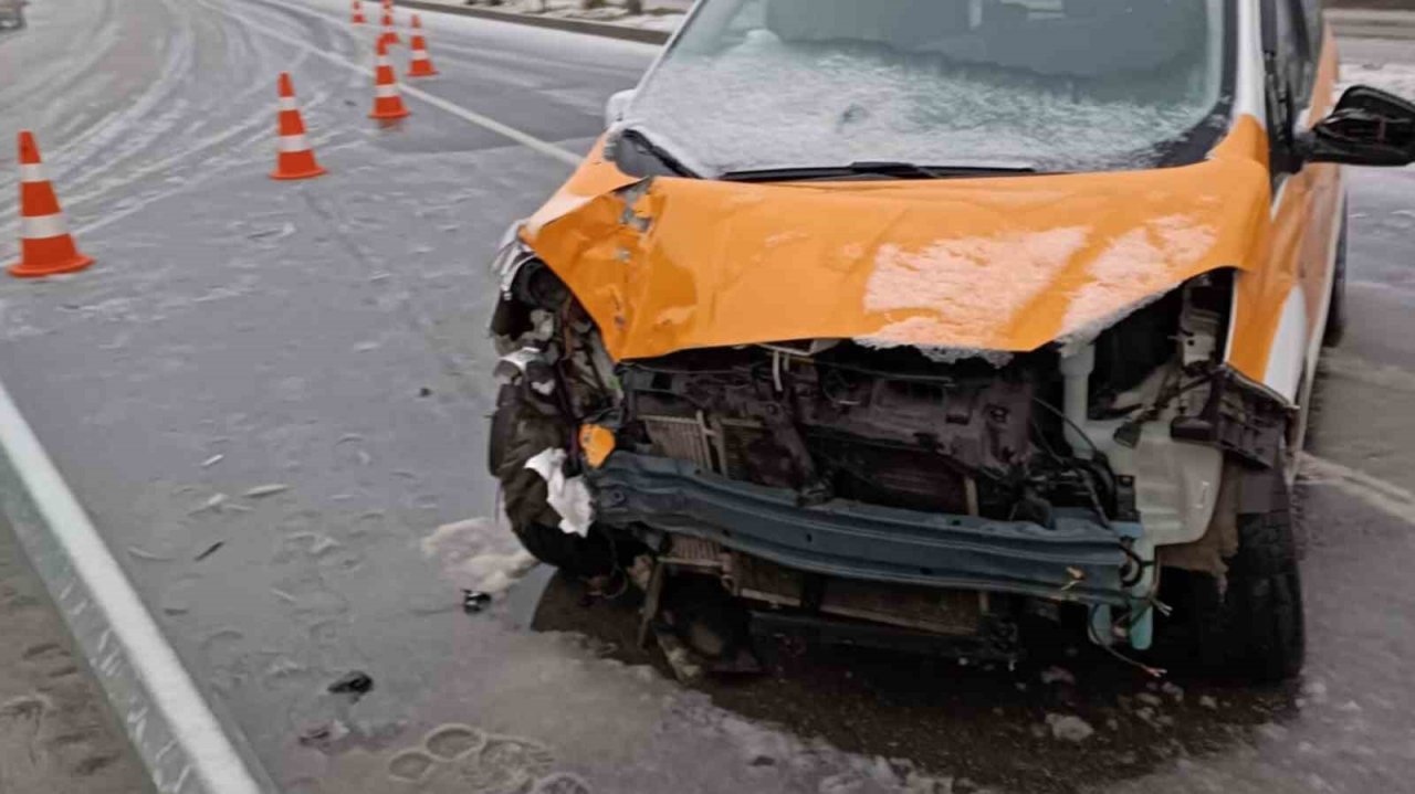 Silvan’da kar yağışı kazayı beraberinde getirdi: 1 yaralı