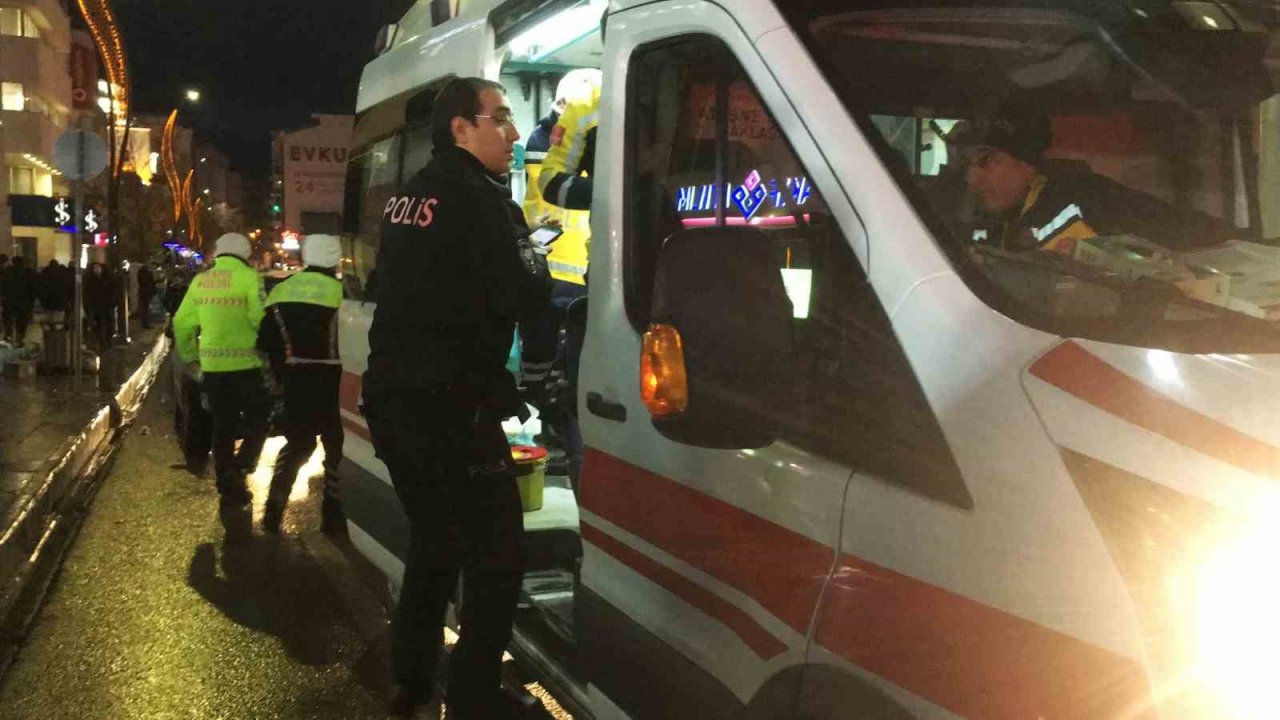 Elazığ’ın en işlek caddesinde bıçaklı kavga: 2 yaralı