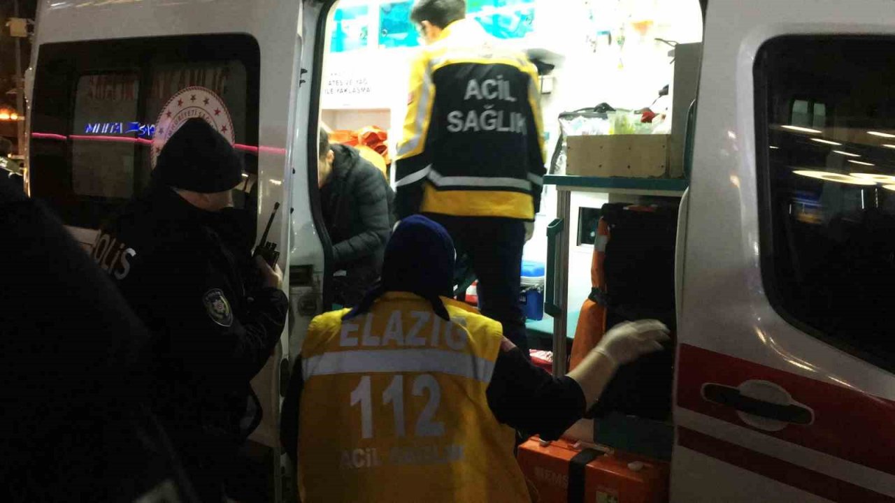 Elazığ’ın en işlek caddesinde bıçaklı kavga: 2 yaralı