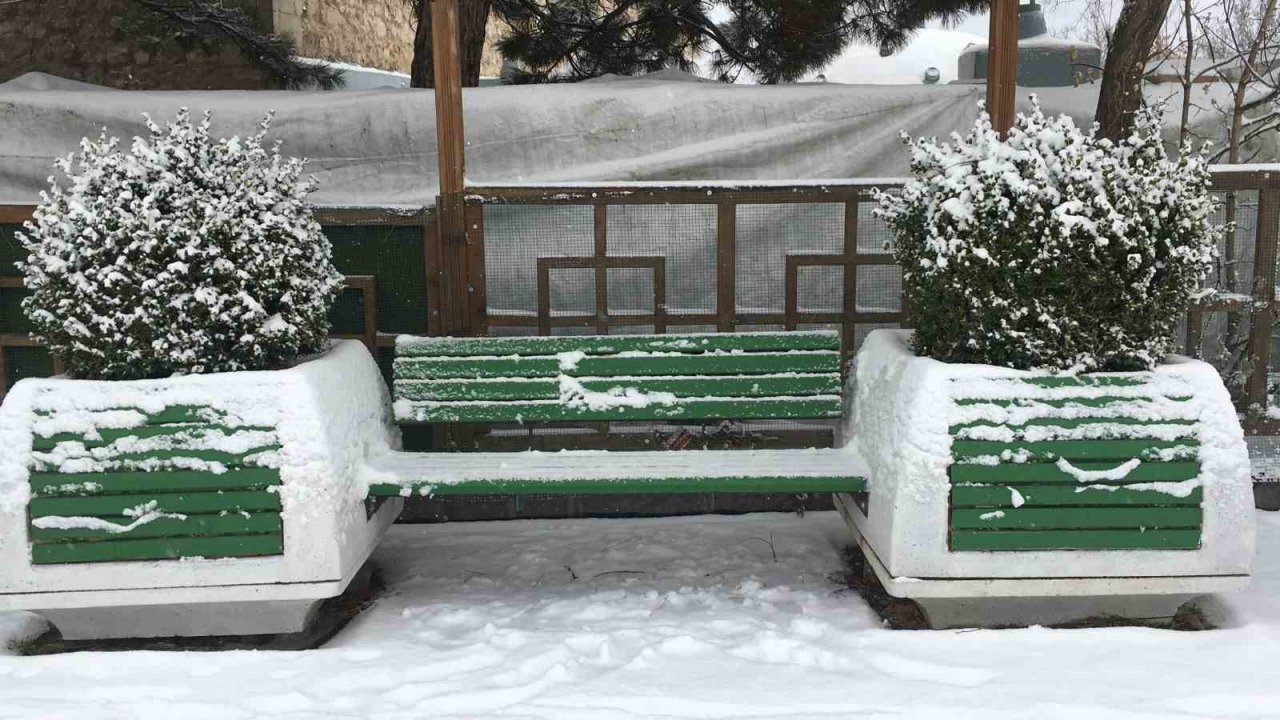 Bin 400 rakımlı Harput beyaza büründü