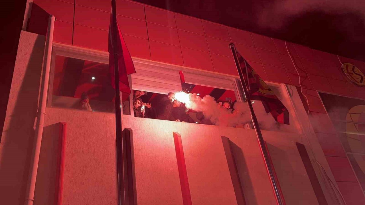 Transfer yasağını kaldıran Eskişehirspor tesisleri bayram yeri oldu