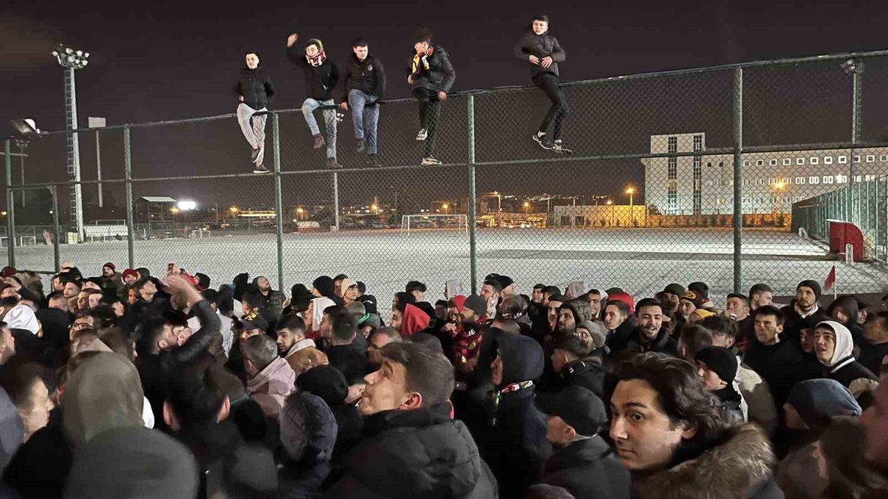 Transfer yasağını kaldıran Eskişehirspor tesisleri bayram yeri oldu