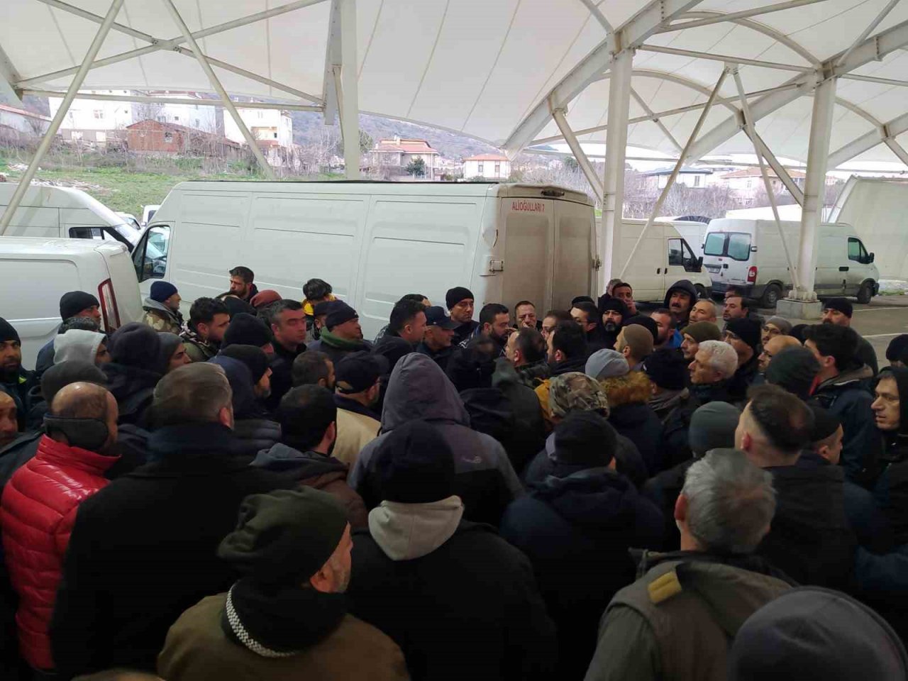 Çatalca Belediyesi pazar esnafını mağdur etti