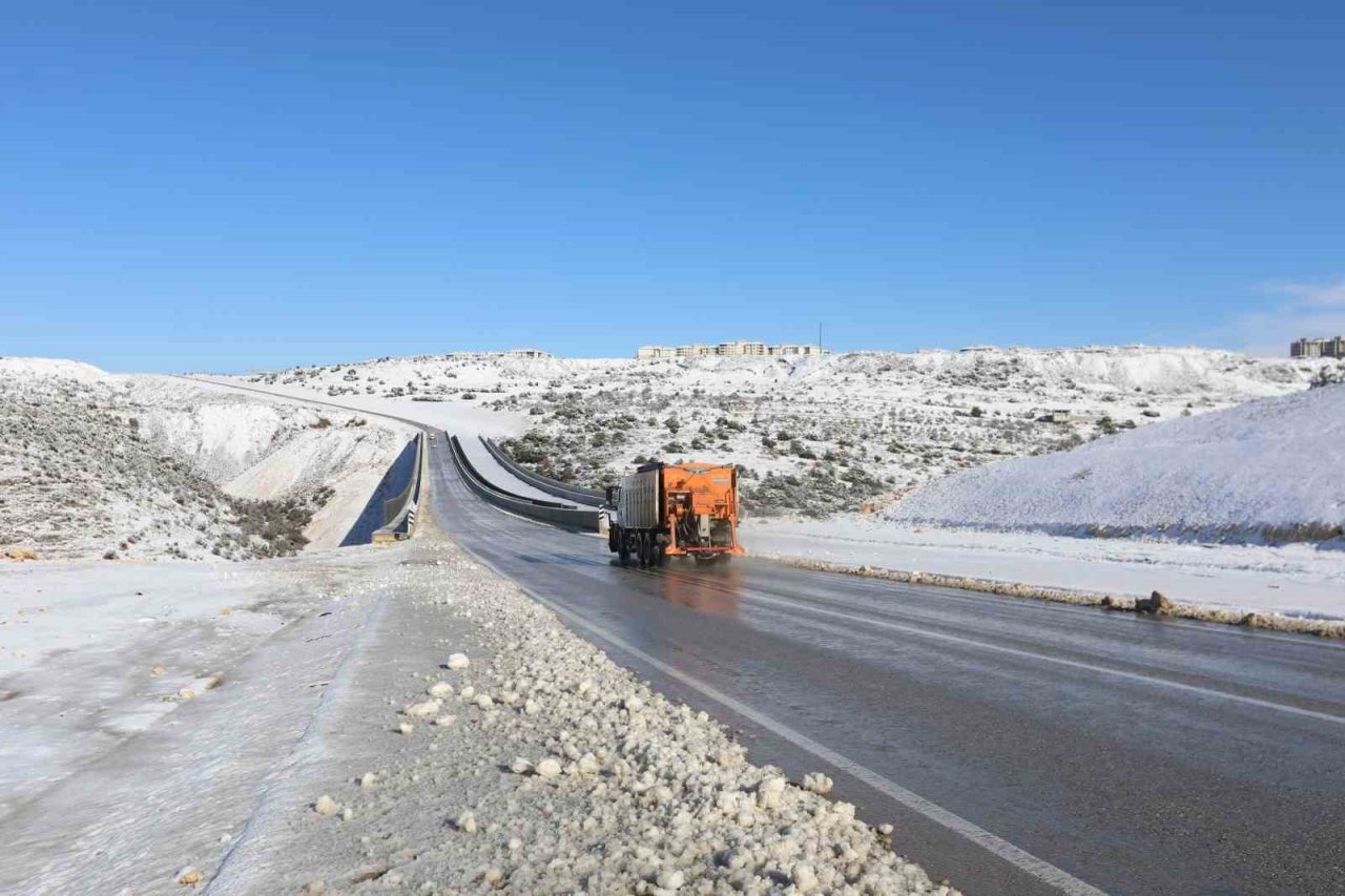 Gaziantep’te yoğun karla mücadele