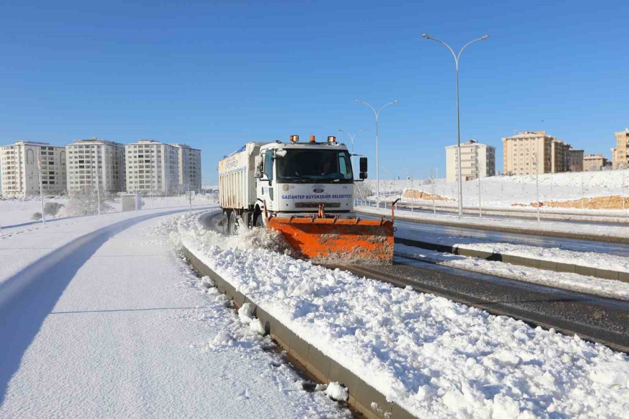 Gaziantep’te yoğun karla mücadele