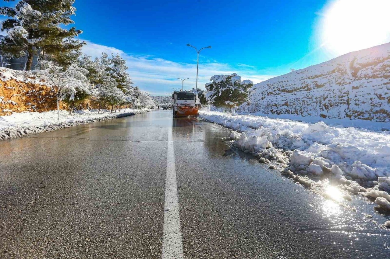 Gaziantep’te karla mücadele sürdürüyor