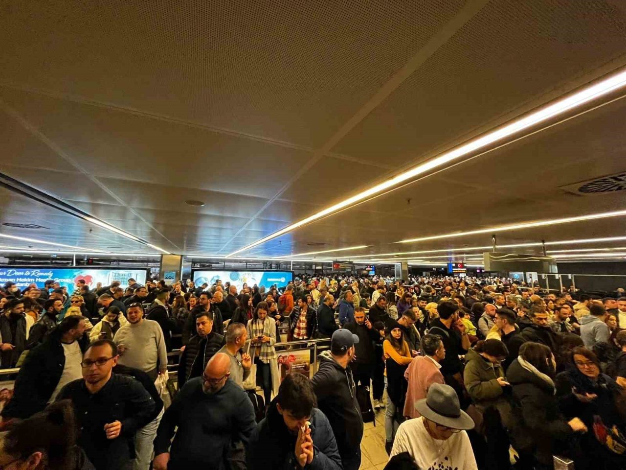 Sabiha Gökçen Havalimanı’nda elektrik kesintisi yaşandı