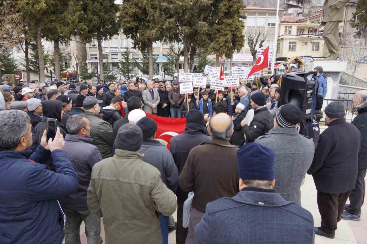 Karaman’ın Ermenek ilçesinde, İsveç ve Danimarka’da Kur’an-ı Kerim yakılmasını protesto yürüyüşü