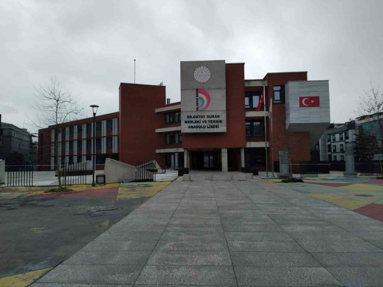 Müteahhit firma borcunu ödemedi, okulun elektriği kesildi