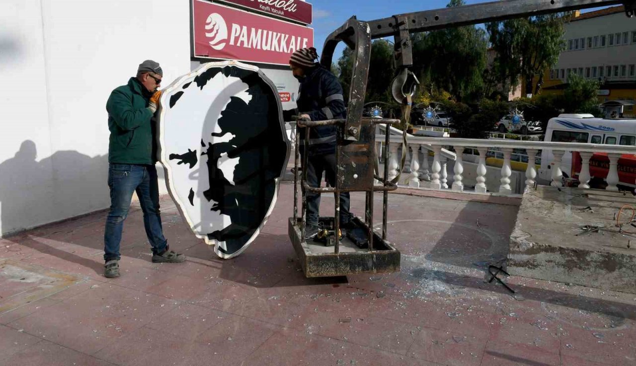 Kuşadası Belediyesi’nden Türk Bayrağı ve Atatürk hassasiyeti