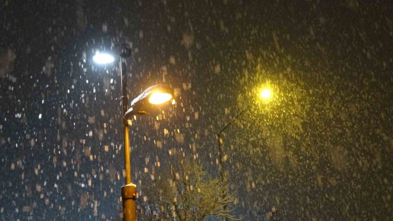 Malatya’ya lapa lapa kar yağdı