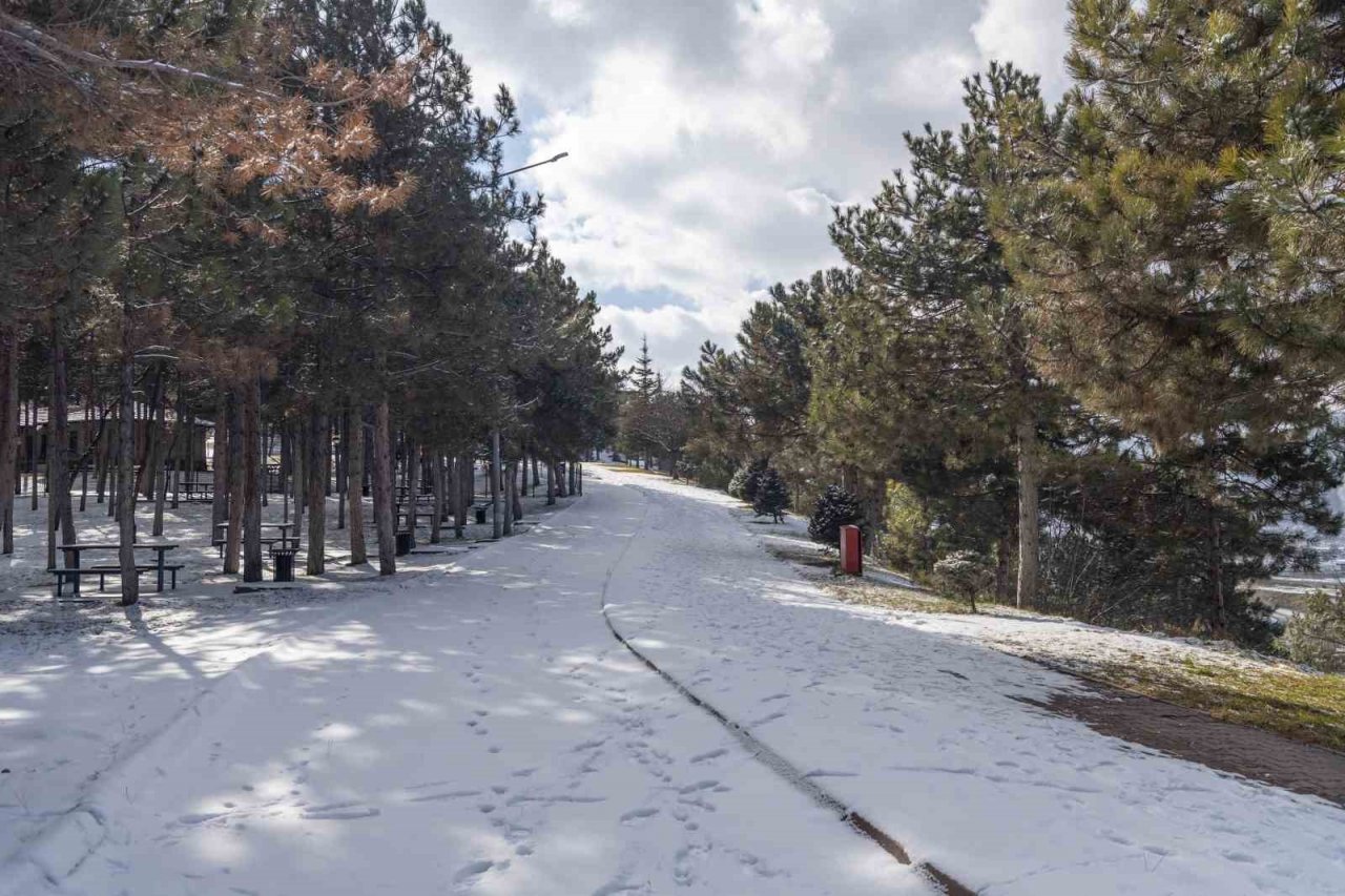 Büyükşehir, 5,5 saatte 236 mahalle yolunu ulaşıma açtı, kapalı yol bırakmadı