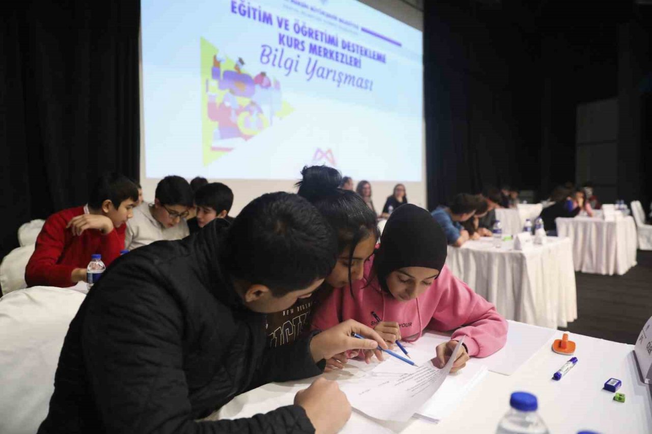 Seçer, öğrencilerin yarışma heyecanına ortak oldu