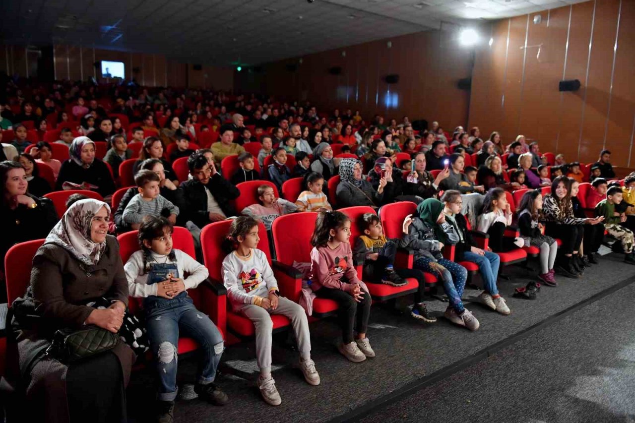 Çocuklara karne hediyesi tiyatro oyunu