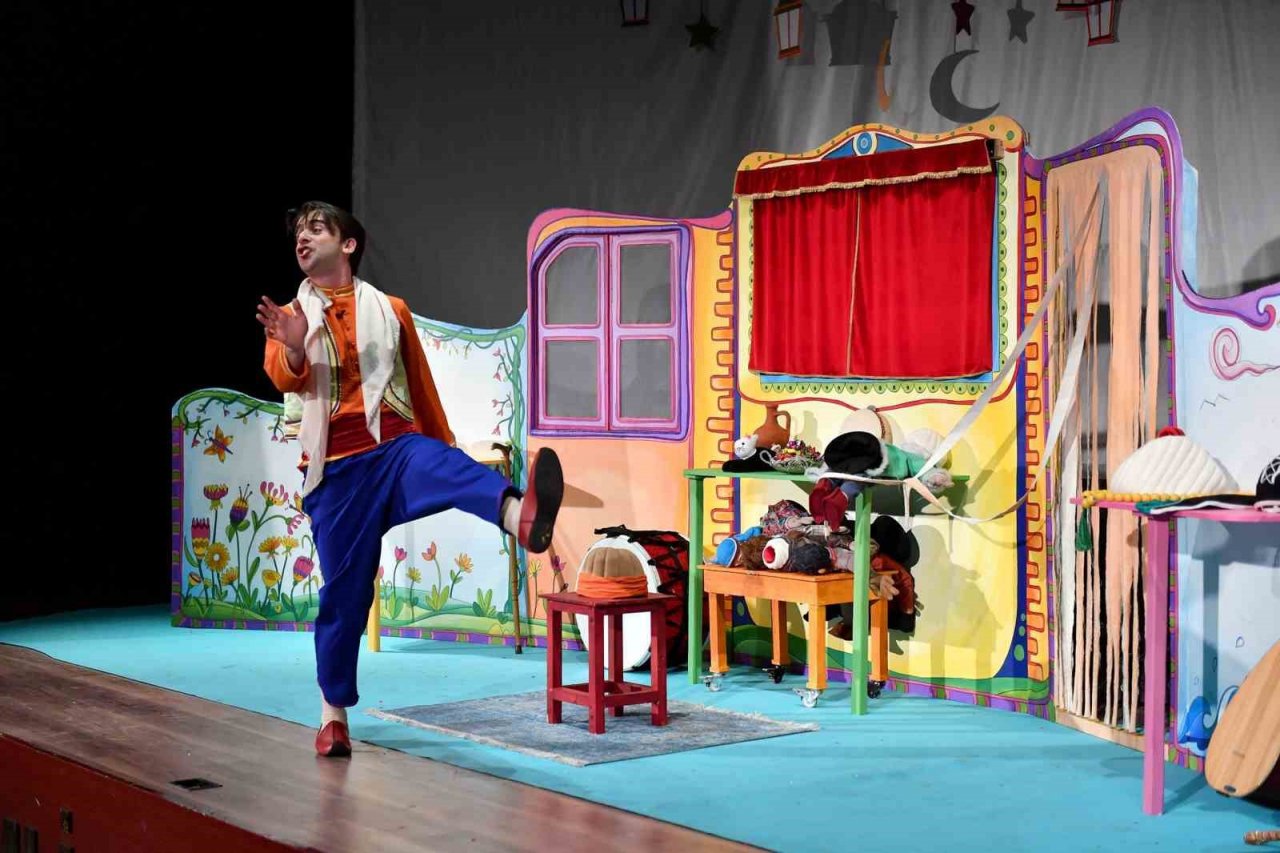 Çocuklara karne hediyesi tiyatro oyunu