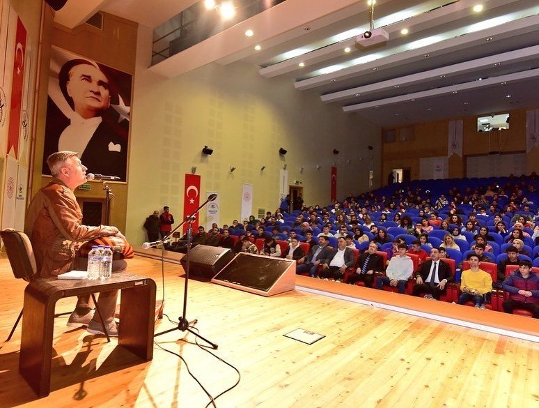 Metin Şentürk, Osmaniye’de öğrencilerle buluştu
