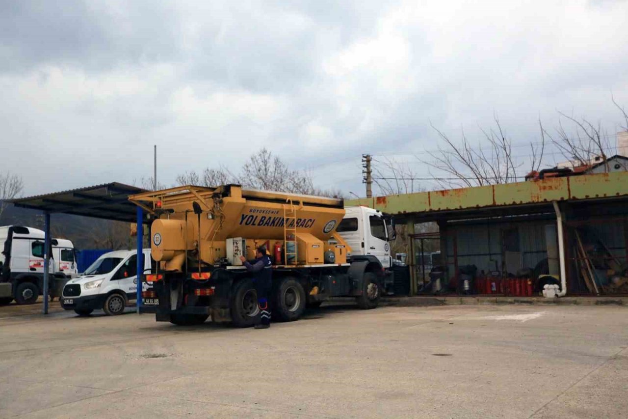 Başkan Gürün karla mücadele ekiplerinden bilgi aldı