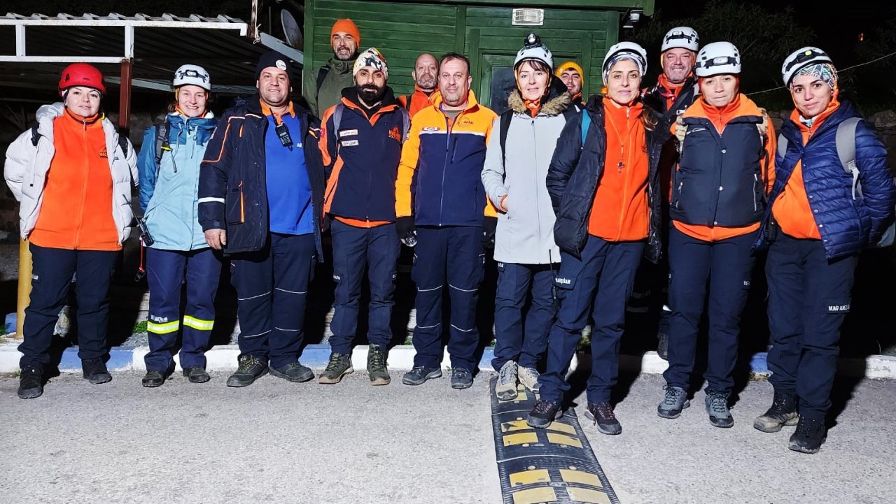 Kayıp genç alarma geçirdiği ekipler tarafından kilisede uyurken bulundu