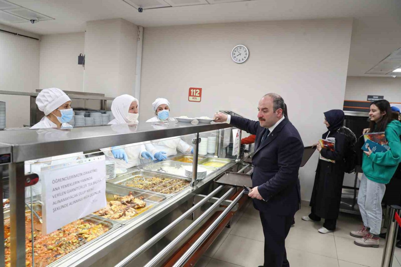 Bakan Varank ‘Diplomat Akademi Kampı’na katıldı