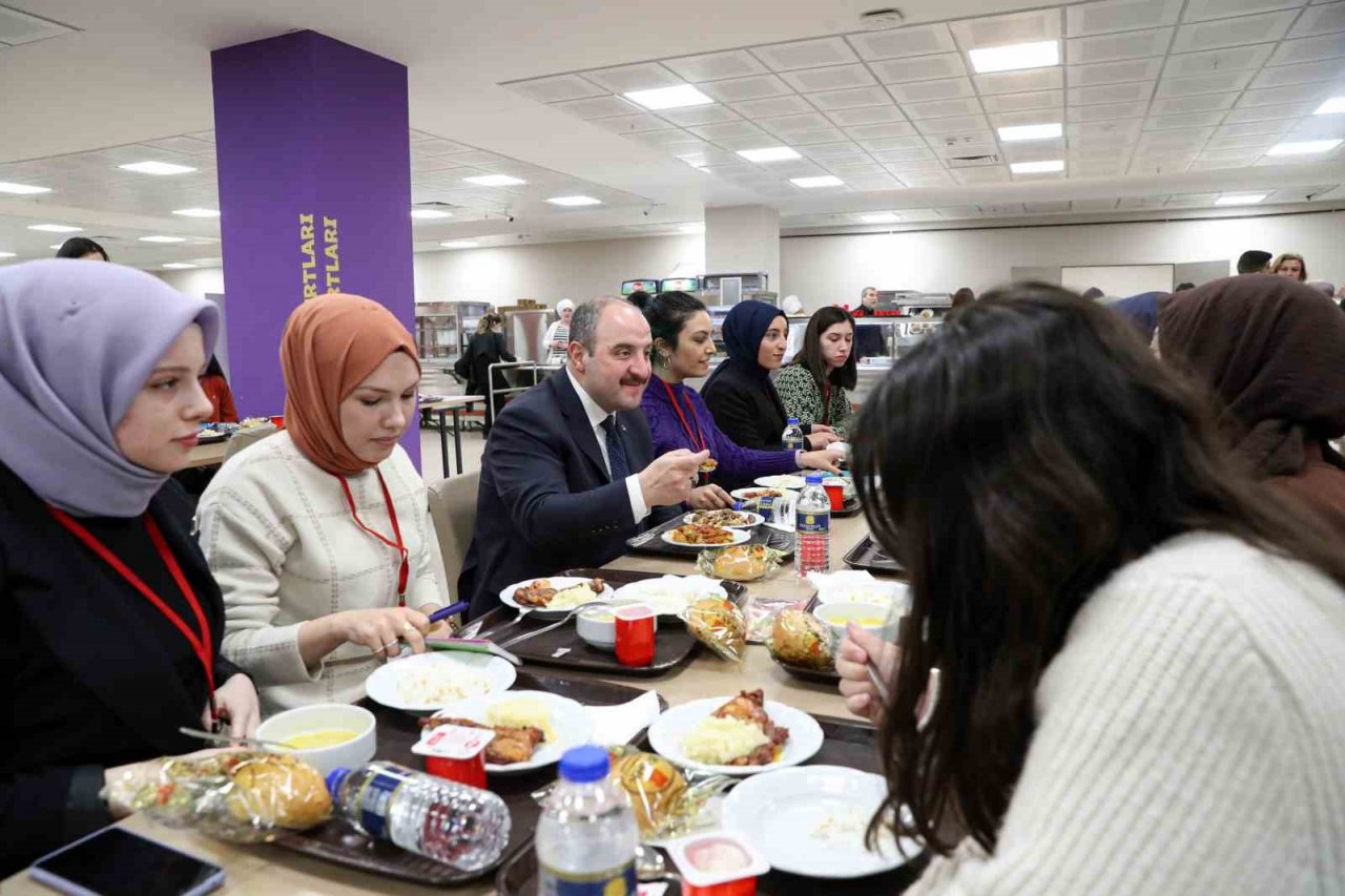 Bakan Varank ‘Diplomat Akademi Kampı’na katıldı
