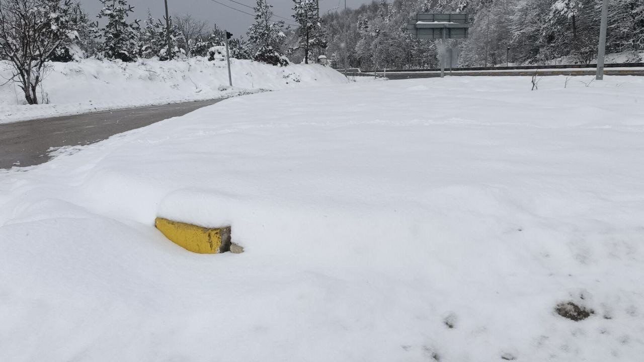 Bolu Dağı’na kar yağışı etkili oluyor