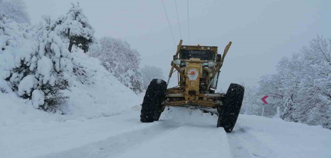 Samsun’da 183 araç ve 313 personelle karla mücadele