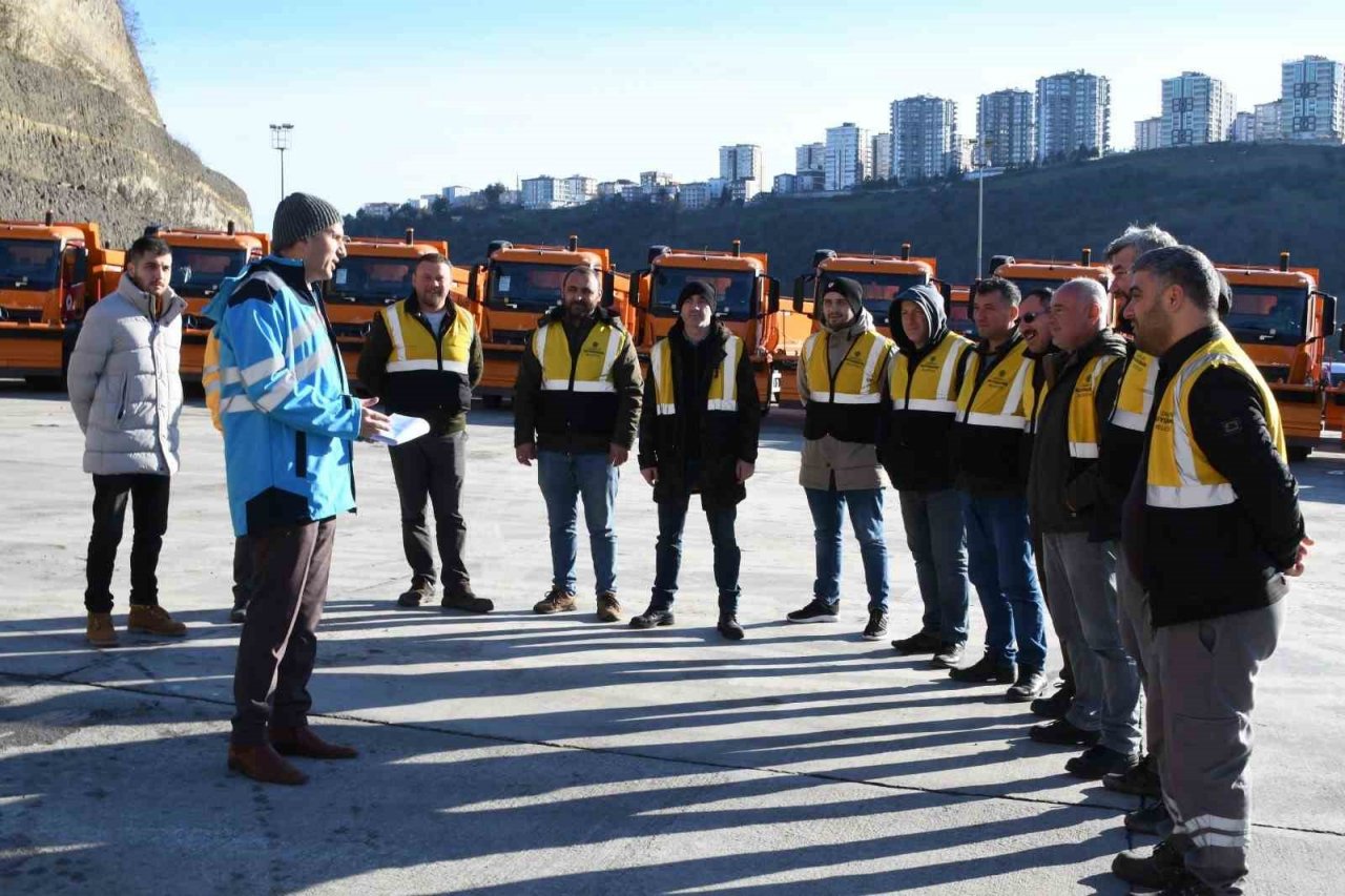 Samsun’da 183 araç ve 313 personelle karla mücadele