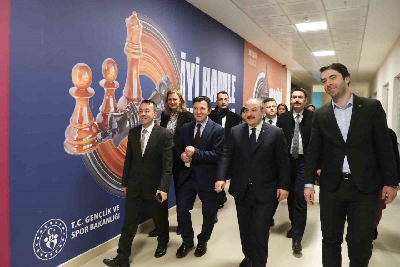Bakan Varank ‘Diplomat Akademi Kampı’na katıldı