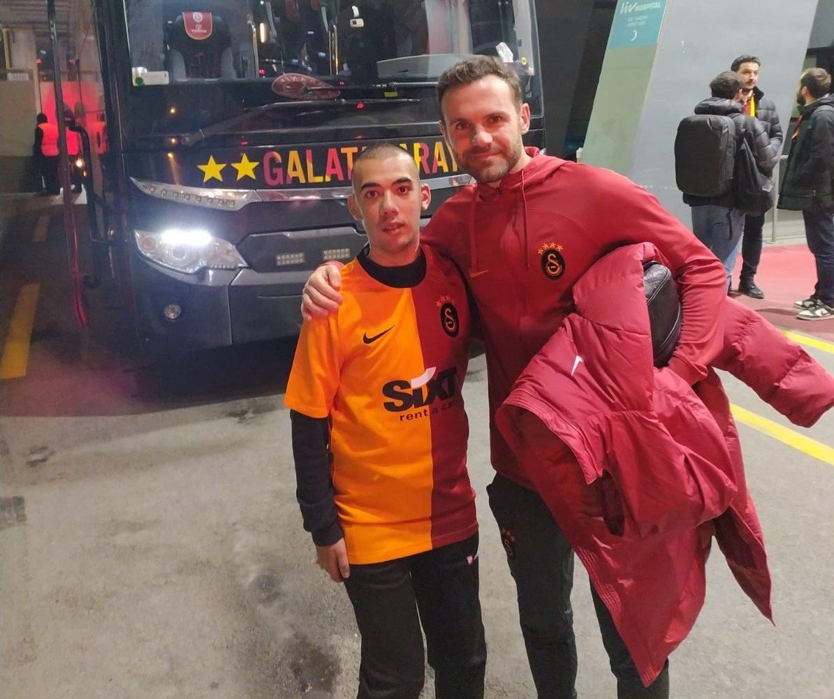 Şanlıurfa’da özel gereksinimli gencin Galatasaray hayali gerçek oldu