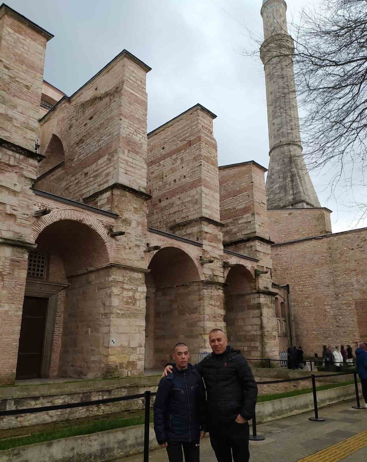 Şanlıurfa’da özel gereksinimli gencin Galatasaray hayali gerçek oldu
