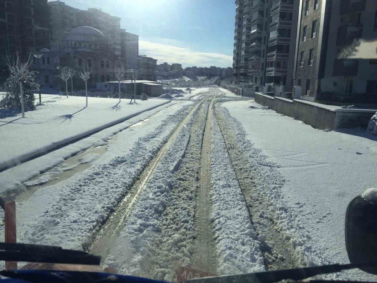 Şehitkamil’de kar mesaisi aralıksız sürüyor