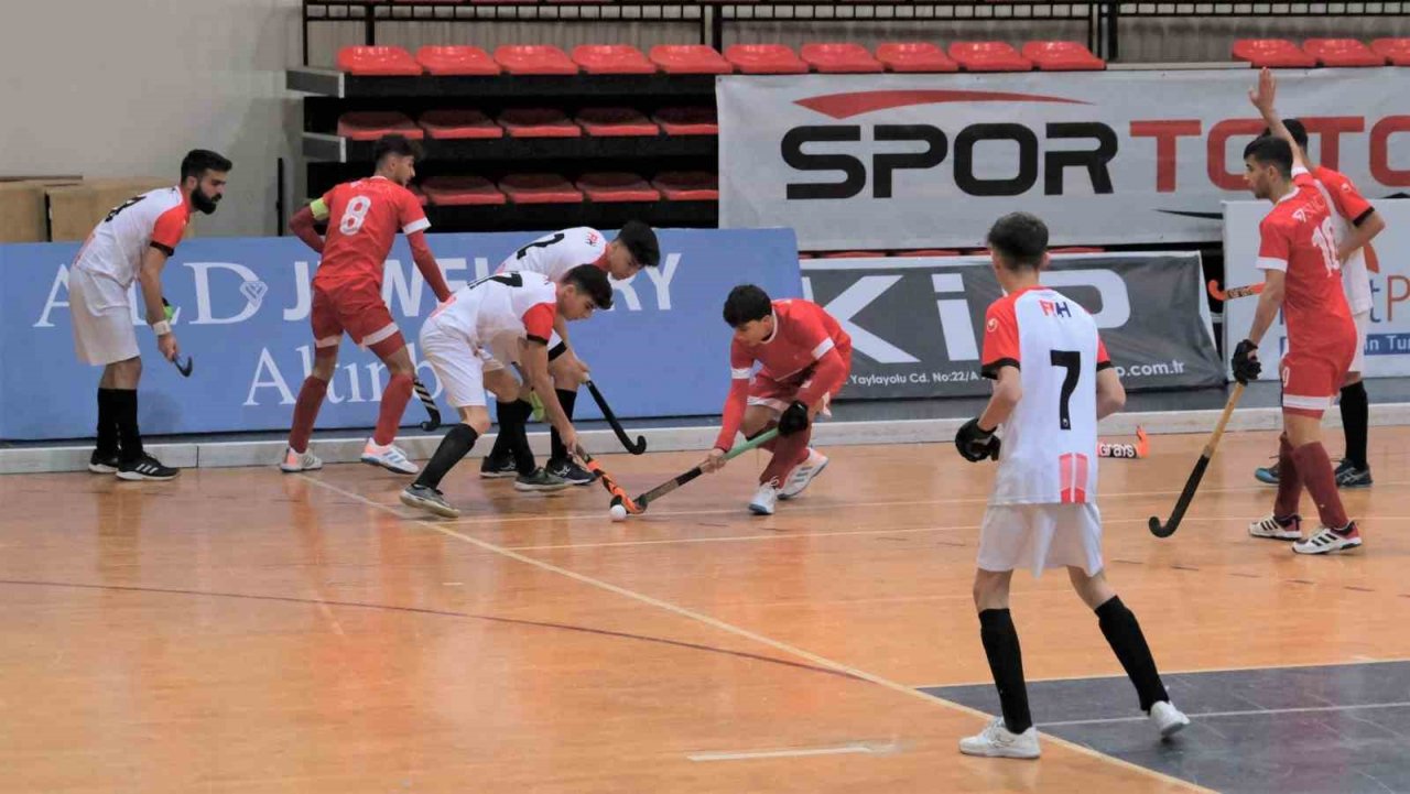 Salon Hokeyi Süper Lig 2. Etap lideri Gaziantep Polisgücü