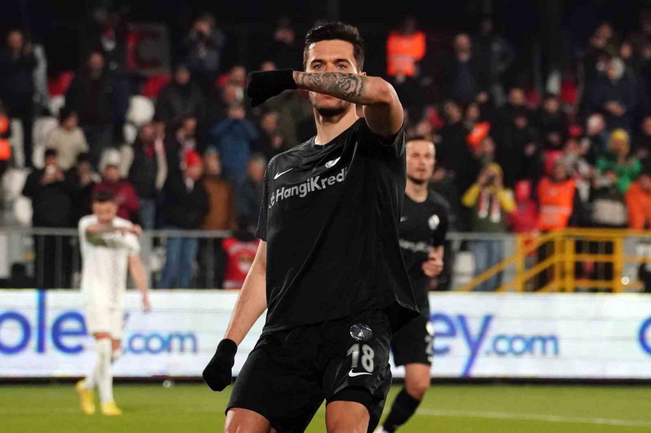 Umut Nayir, İstanbul takımlarını seviyor