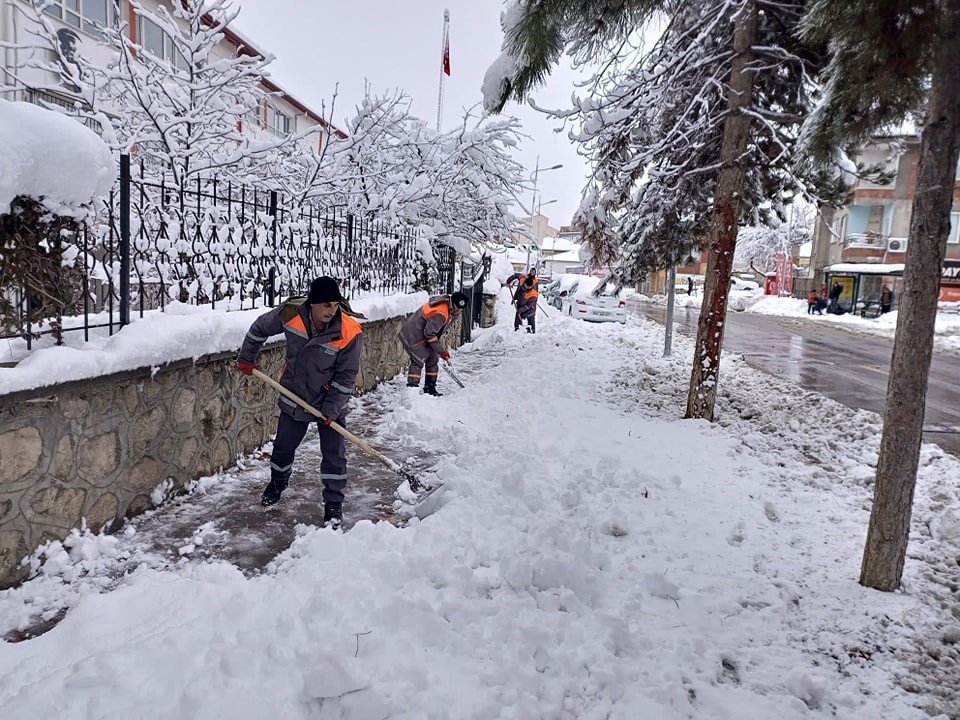 Başkan Çınar, karla mücadeleyi yakından takip etti