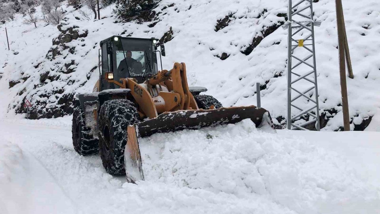 Kardan kapanan 283 kırsal mahalle yolu ulaşıma açıldı