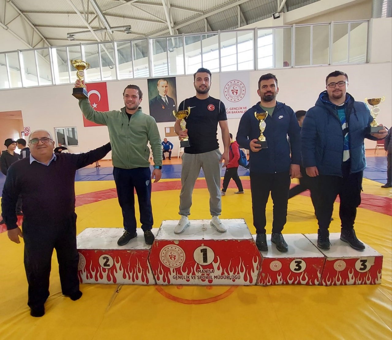 Yunusemreli güreşçilerden 3 kupa ve 23 madalya