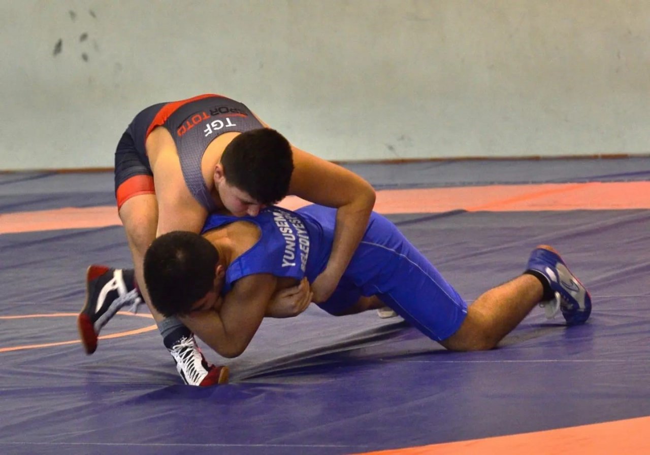 Yunusemreli güreşçilerden 3 kupa ve 23 madalya