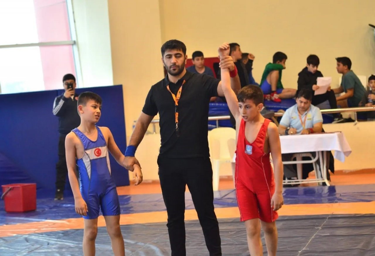 Yunusemreli güreşçilerden 3 kupa ve 23 madalya