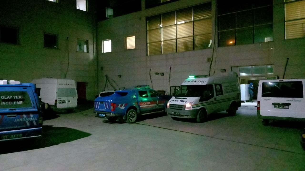 Yangında hayatını kaybeden vatandaşın cenazesi Kozan Devlet Hastanesi morguna getirildi