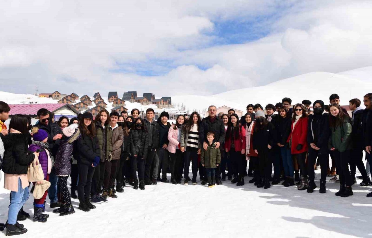 Kar yağdı, kayak merkezi doldu