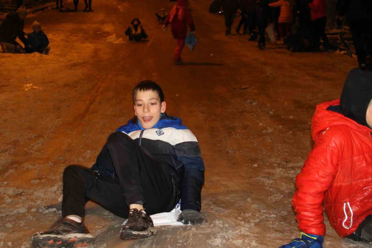 Ankara’da karın keyfini çocukları çıkardı