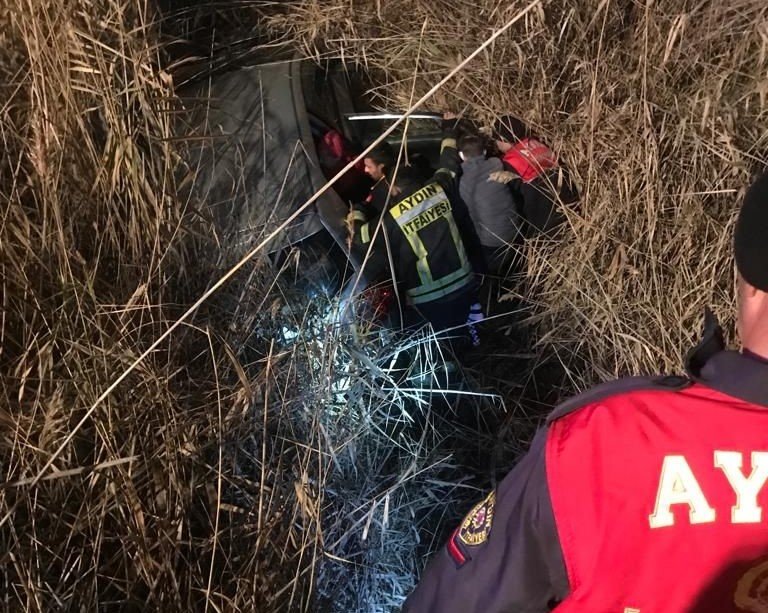 Otomobil sazlık alana devrildi: 3 yaralı