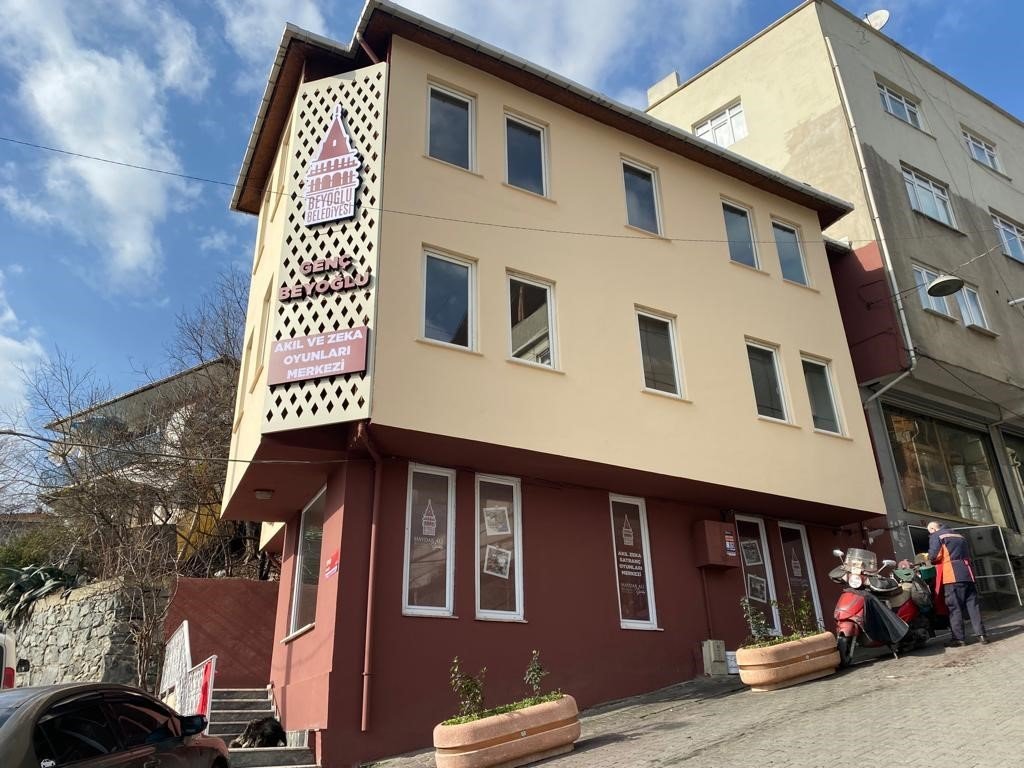 Beyoğlu’nda ‘Akıl ve Zeka Oyunları Merkezi’ açıldı
