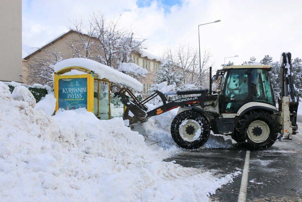 Bitlis’te 162 köy yolu ulaşıma kapandı