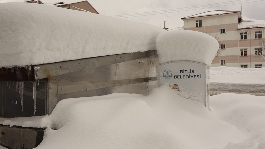 Bitlis’te 162 köy yolu ulaşıma kapandı