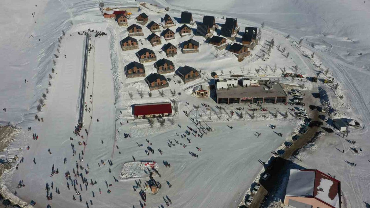 Kar yağdı, kayak merkezi doldu