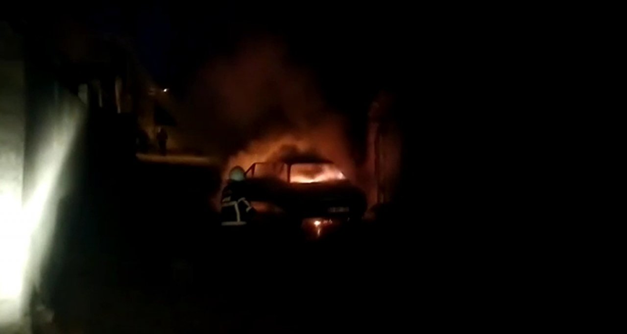 Şanlıurfa’da otomobil alev alev yandı