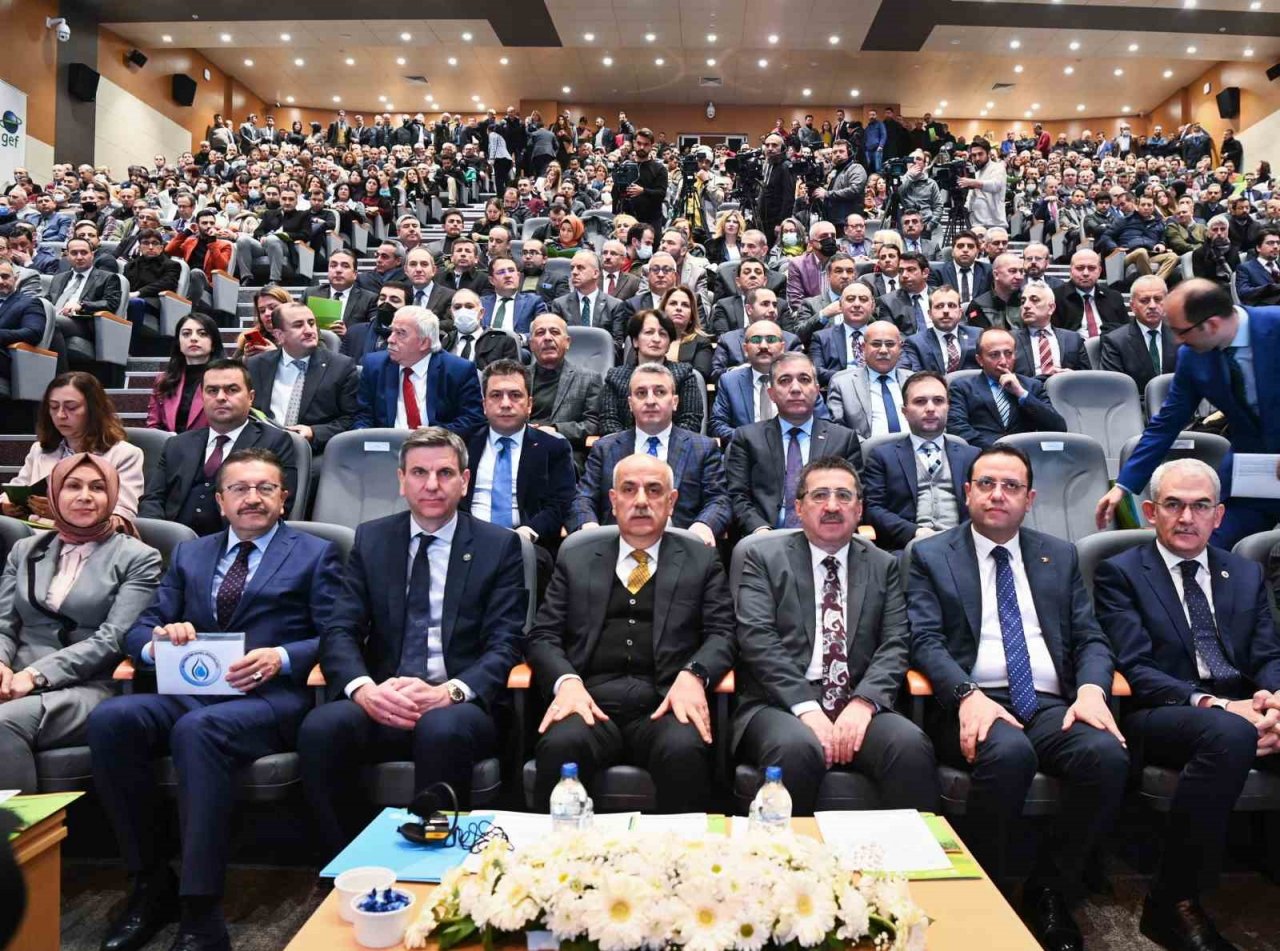 Bakan Kirişci: "Gerekli tedbirler alınırsa 2,1 milyar metreküp suyu vatandaşların istifadesine sunabiliriz"